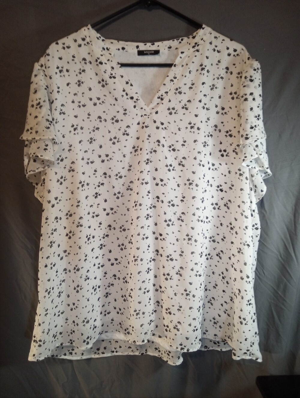 Lotusmile Women’s Ivory Printed V-Neck Ruffle Sleeve Top